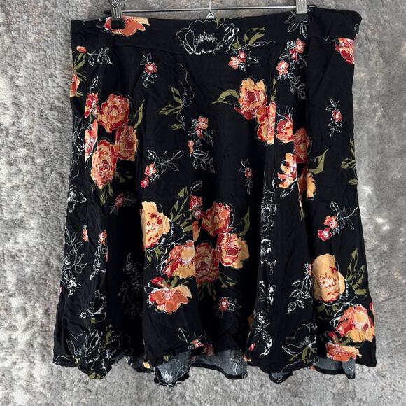 Torrid Plus Size 1X Dark Floral Print Casual Mini A Line Skirt Pull On - Picture 1 of 8